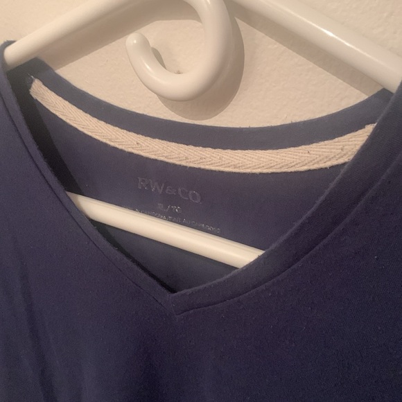 Gorgeous RW and Co Navy Blue V Neck Ultra Soft classy 60/40 cotton blend Tshirt - Picture 3 of 5